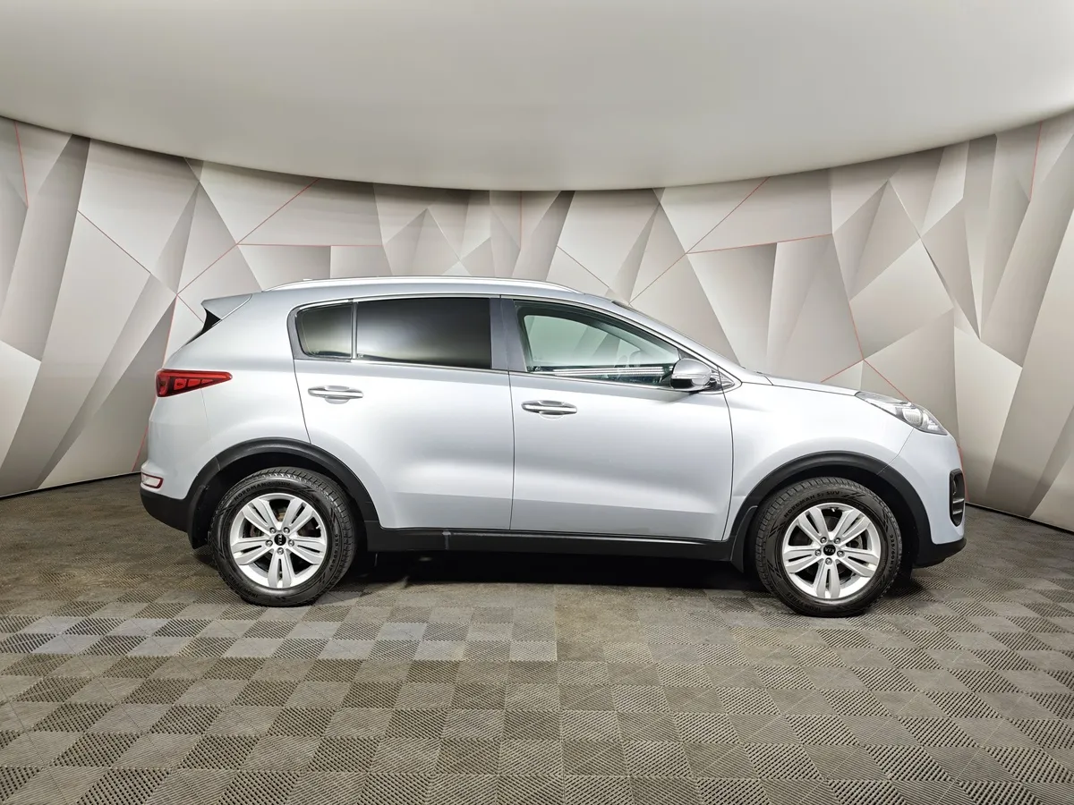 Kia Sportage 2.0 AT (150 л.с.) Серебристый в АВИЛОН. Слайд №6