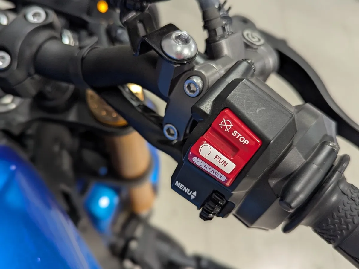 Yamaha XSR900 888 см³ (120 л.с.) (120) 888 Синий в АВИЛОН. Слайд №11