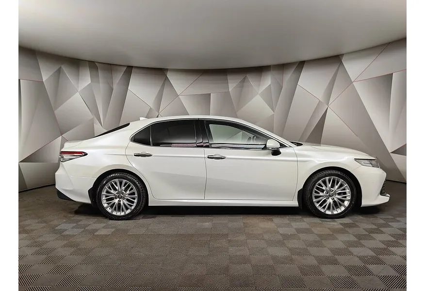 Toyota Camry 2.5 AT (181 л.с.) Классик Белый в АВИЛОН. Слайд №6