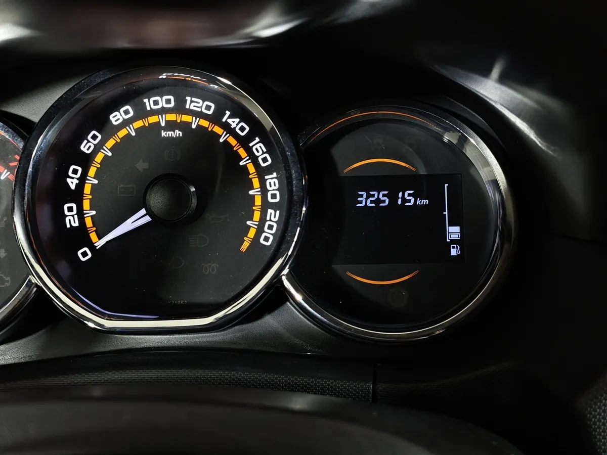 ВАЗ (Lada) Largus 1.6 MT 16 кл (5 мест) (105 л.с.) Белый в АВИЛОН. Слайд №15