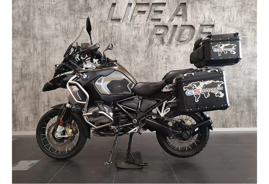 LIVE. Слайд №3