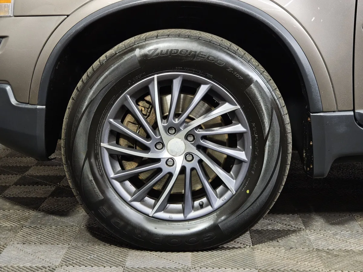 Volvo XC90 2.5 T5 Geartronic AWD (5 мест) (210 л.с.) Коричневый в АВИЛОН. Слайд №9