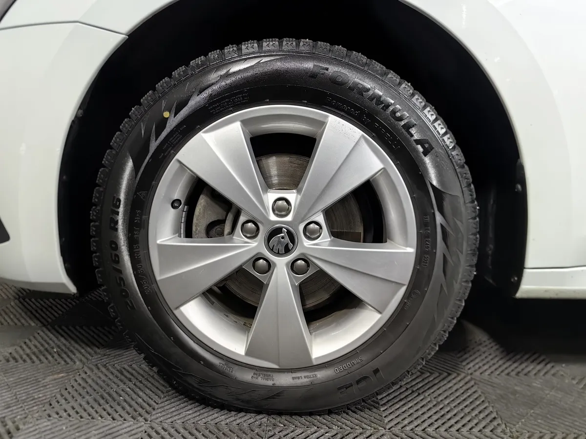 Skoda Octavia 1.4 AT FWD (150 л.с.) Белый в АВИЛОН. Слайд №9