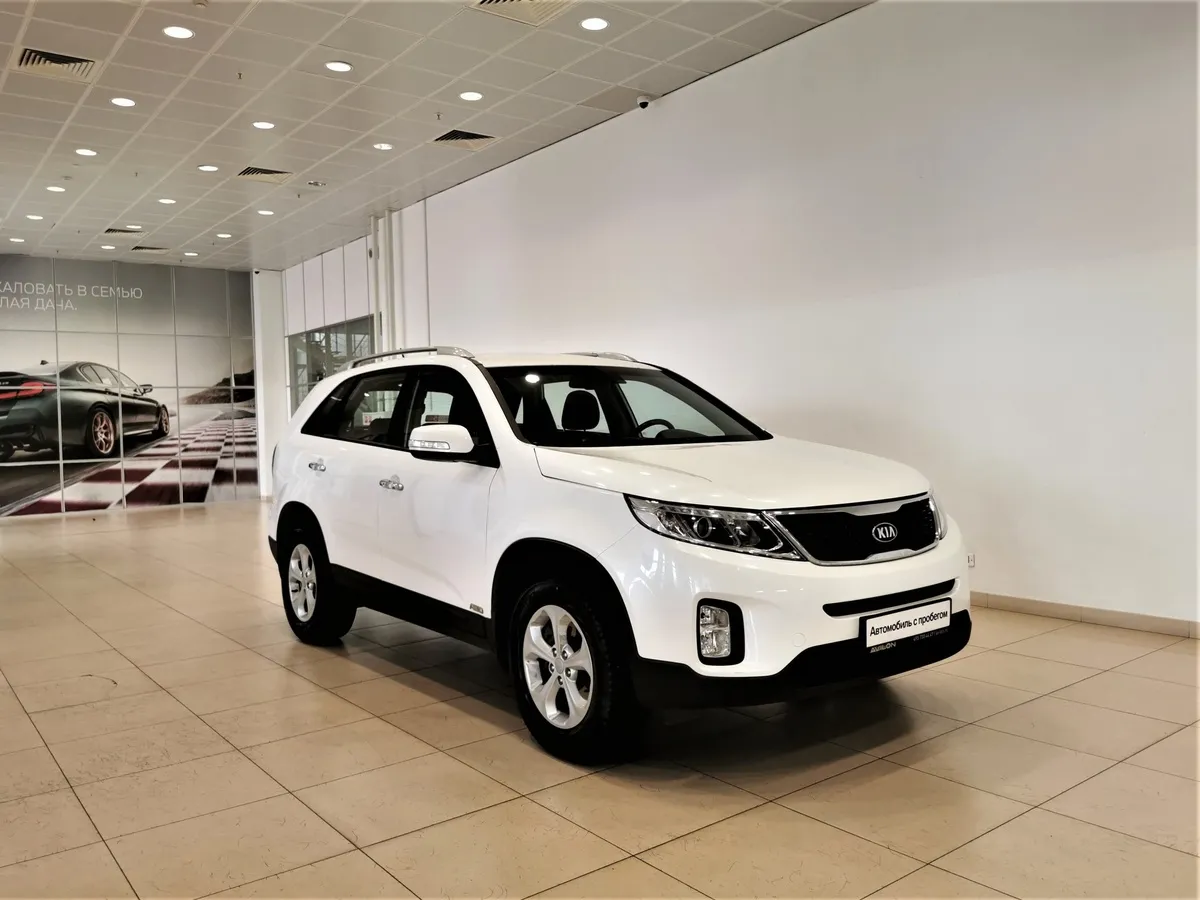 Kia Sorento 2.4 AT 4WD (175 л.с.) Comfort Белый в АВИЛОН. Слайд №3