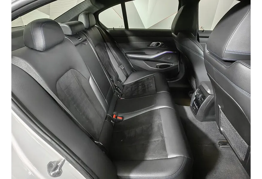 BMW 3 серия 320i xDrive (184 л.с.) M Sport Pro Белый в АВИЛОН. Слайд №14