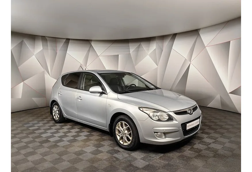 Hyundai i30 1.6 MT (122 л.с.) Серебристый в АВИЛОН. Слайд №3