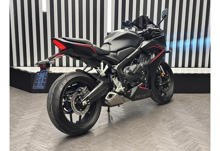 Honda CBR650 649 см³ (95 л.с.) (95) 649 Черный в АВИЛОН. Слайд №4