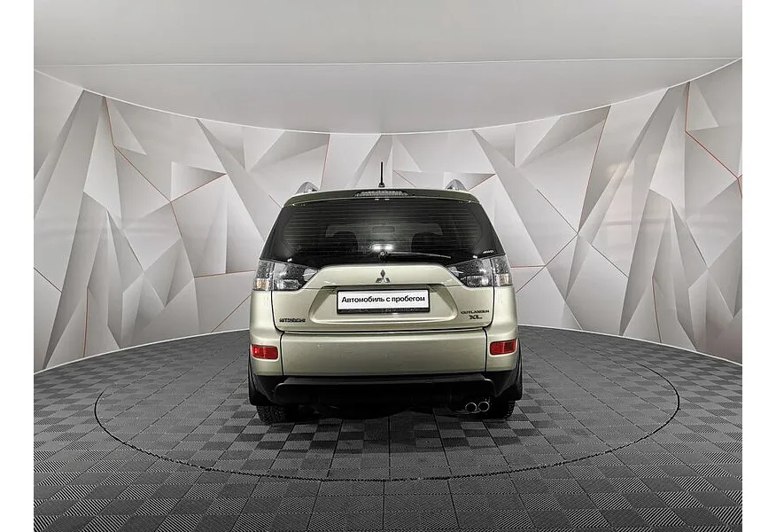 Mitsubishi Outlander 3.0 AT 4WD (220 л.с.) XL Бежевый в АВИЛОН. Слайд №8