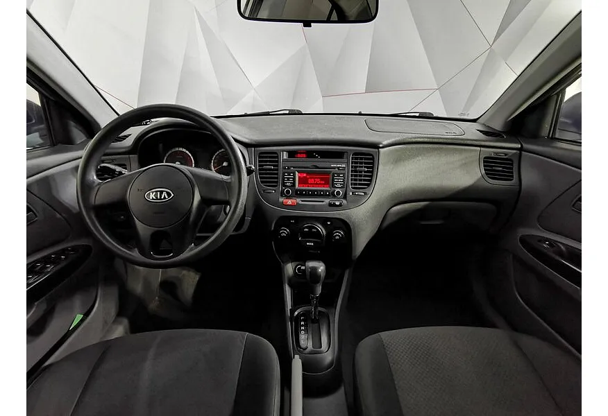 Kia Rio 1.4 AT (97 л.с.) Серебристый в АВИЛОН. Слайд №13 Kia Rio 1.4 AT (97 л.с.) Серебристый в АВИЛОН. Слайд №13