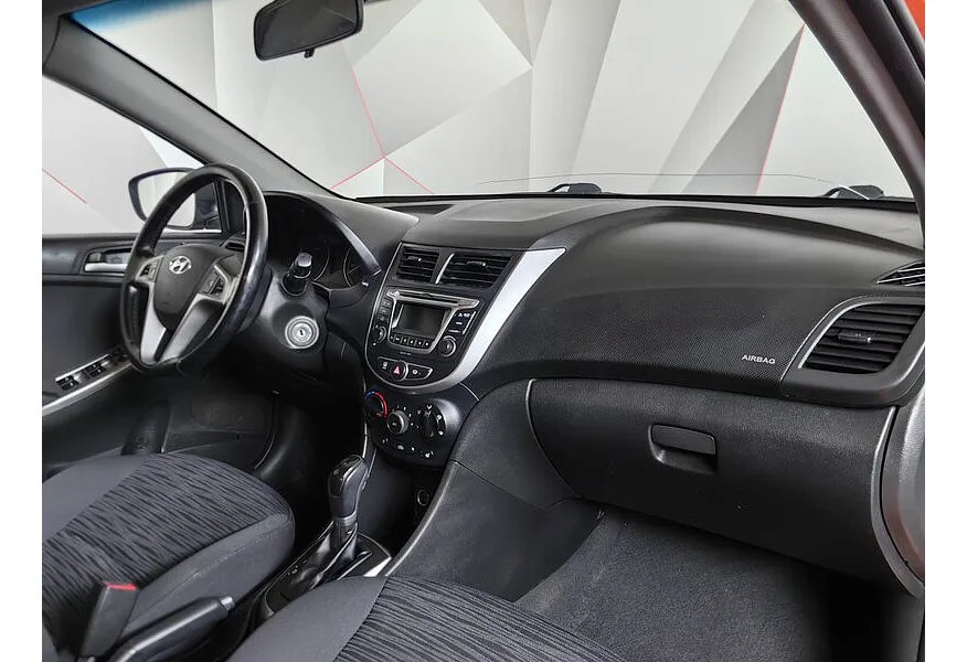 Hyundai Solaris 1.6 AT (123 л.с.) Comfort + Advanced + Winter Оранжевый в АВИЛОН. Слайд №13 Hyundai Solaris 1.6 AT (123 л.с.) Comfort + Advanced + Winter Оранжевый в АВИЛОН. Слайд №13