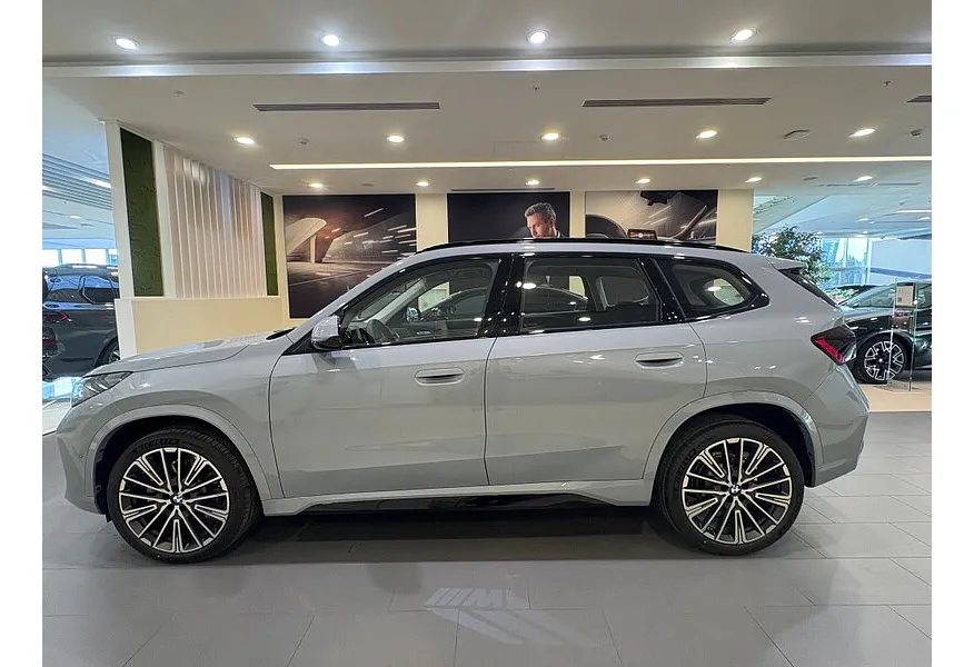 BMW X1 xDrive25 Li (204 л.с.) Серый в АВИЛОН. Слайд №2