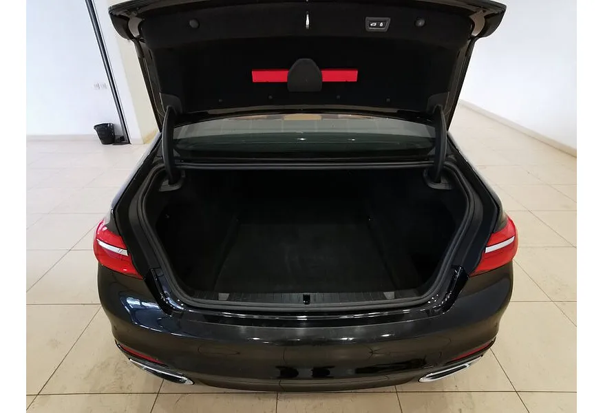 BMW 7 серия 730i Steptronic (258 л.с.) Черный в АВИЛОН. Слайд №9
