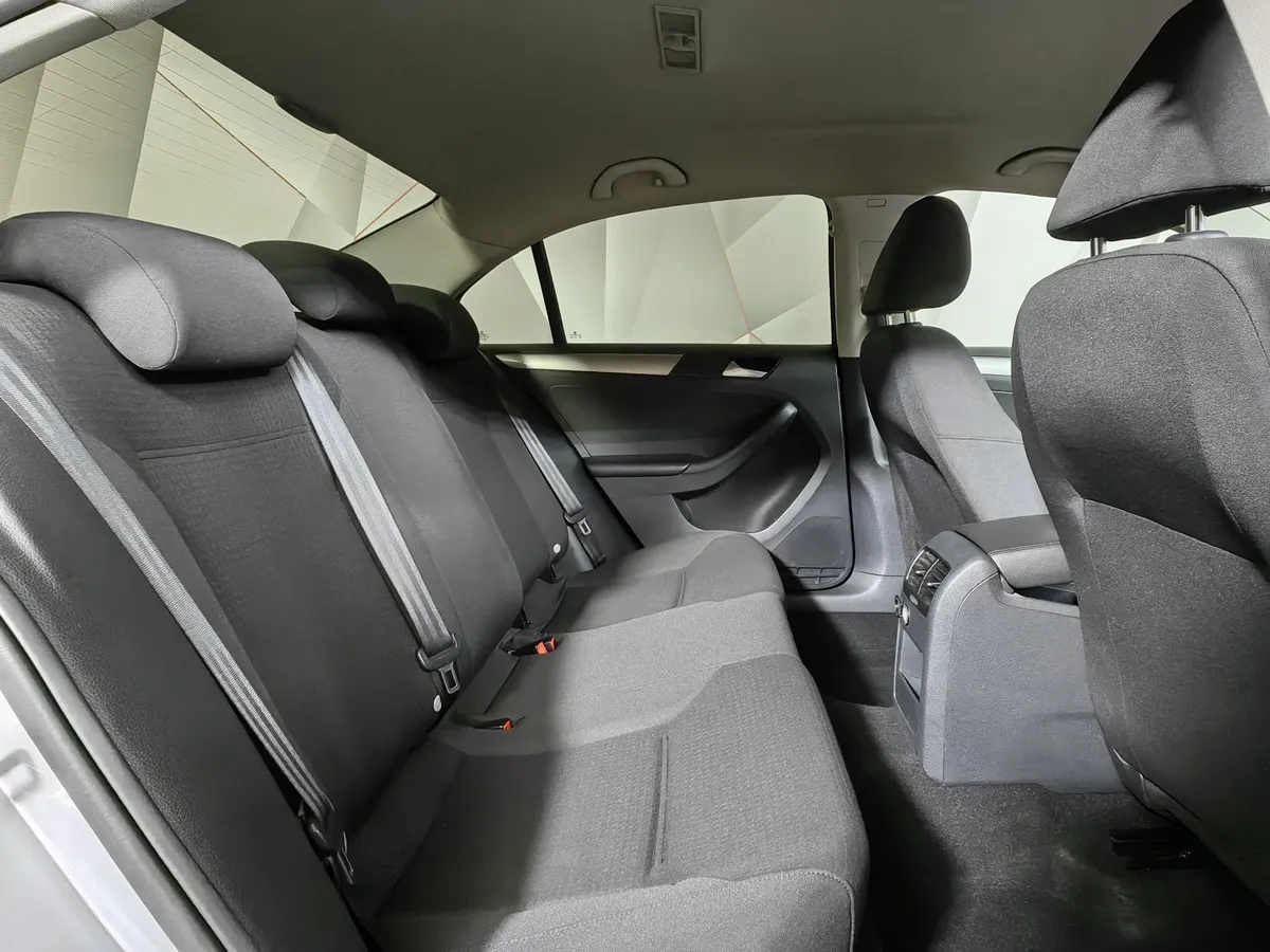 Volkswagen Jetta 1.6 MPI AT (105 л.с.) Trendline Серебристый в АВИЛОН. Слайд №15