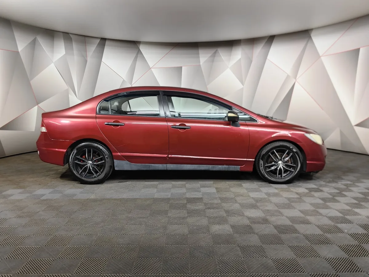 Honda Civic 1.8 AT (140 л.с.) Красный в АВИЛОН. Слайд №6