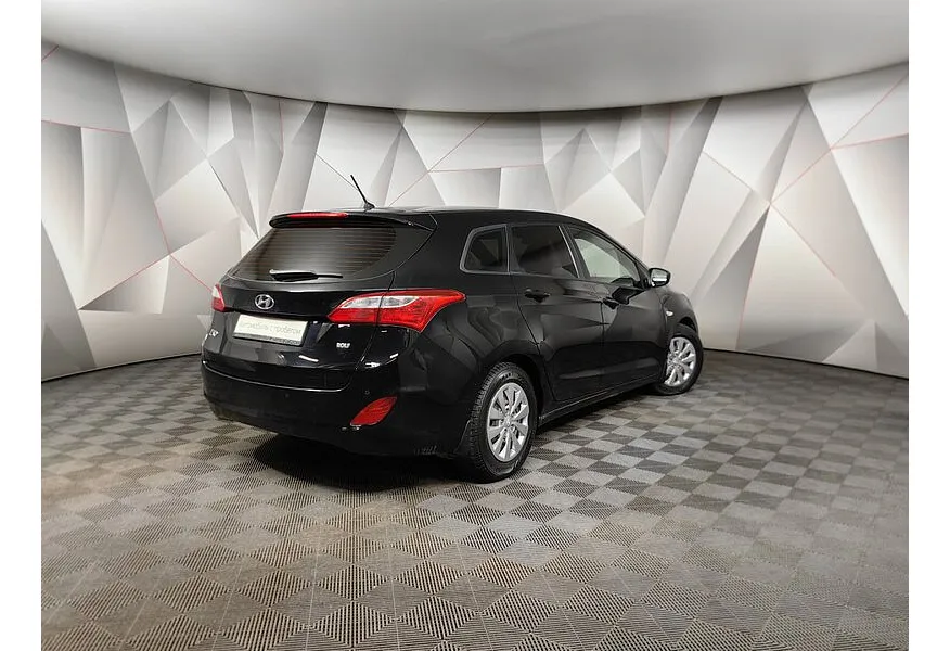 Hyundai i30 1.6 AT (126 л.с.) Черный в АВИЛОН. Слайд №2
