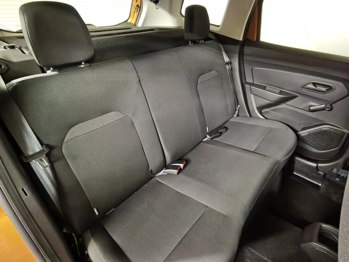 Renault Duster 1.6 MT 4WD (115 л.с.) Оранжевый в АВИЛОН. Слайд №17