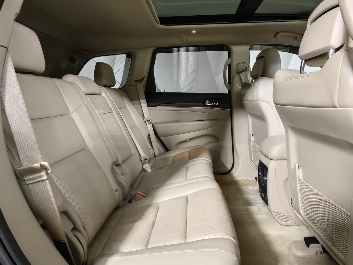 Jeep Grand Cherokee 3.6 AT AWD (286 л.с.) Overland Черный в АВИЛОН. Слайд №16