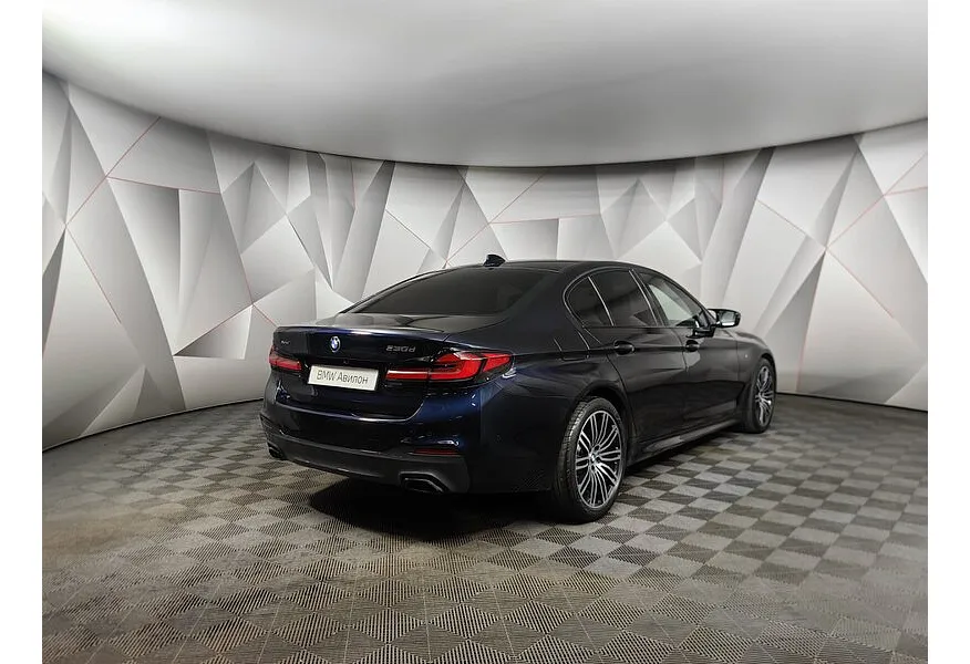 BMW 5 серия 530d xDrive Steptronic (249 л.с.) M Sport Pro Черный в АВИЛОН. Слайд №2