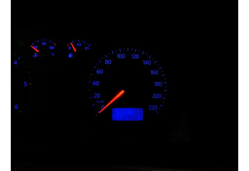 Volkswagen Transporter 2.0 TDI 5MT L1H1 (102л.с.) Синий в АВИЛОН. Слайд №17