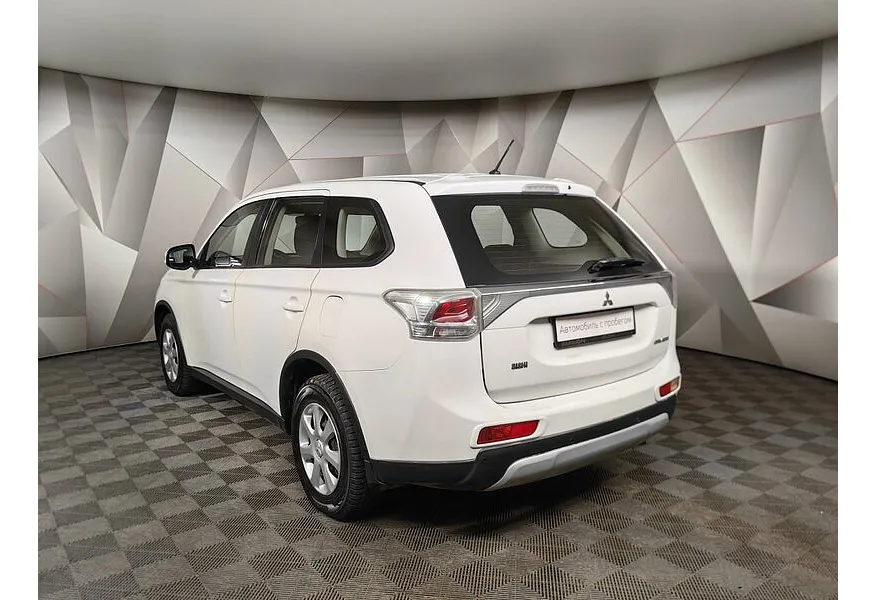 Mitsubishi Outlander 2.0 CVT 4WD (146 л.с.) Белый в АВИЛОН. Слайд №4