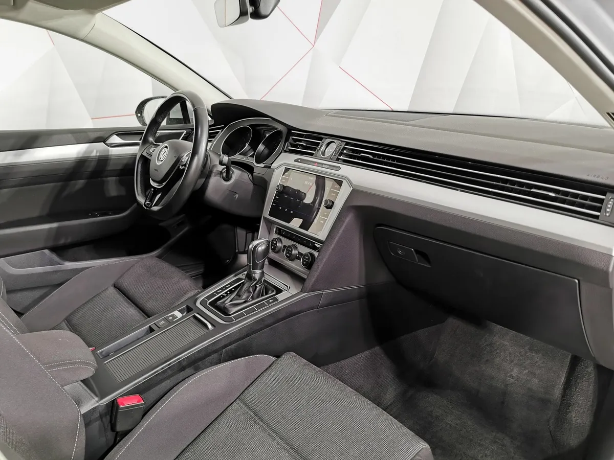 Volkswagen Passat 1.8 TSI BlueMotion DSG (180 л.с.) Comfortline Серебристый в АВИЛОН. Слайд №13