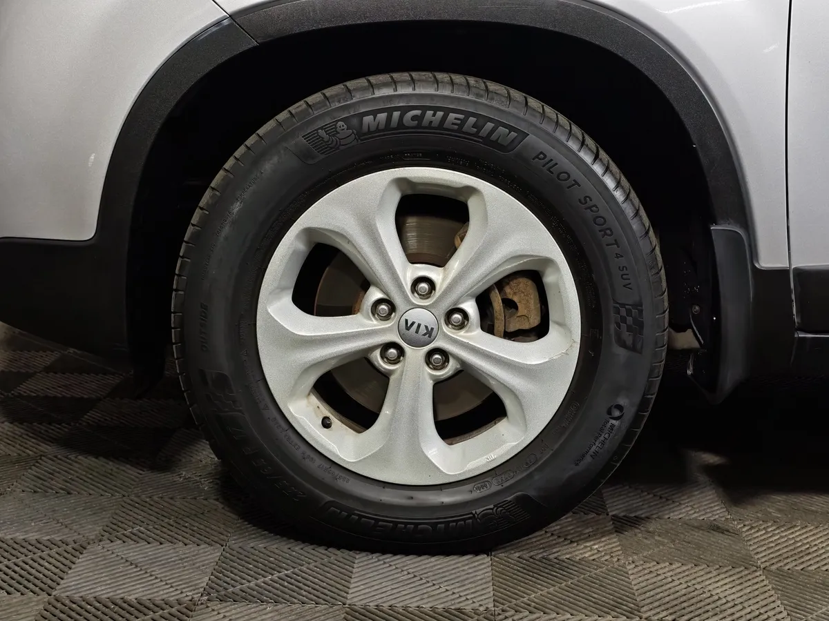 Kia Sorento 2.4 AT (175 л.с.) Classic Серебристый в АВИЛОН. Слайд №9