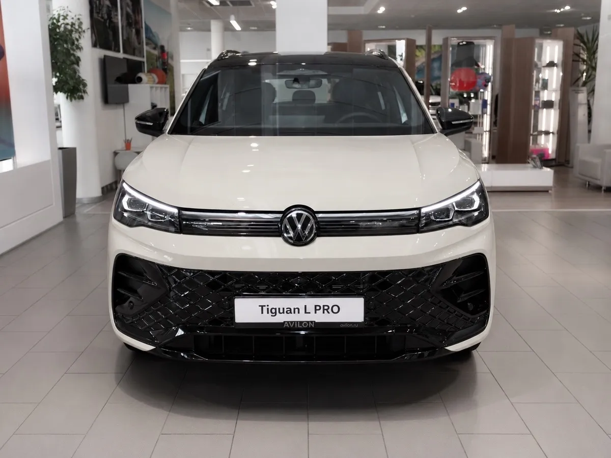 Volkswagen Tiguan 380 TSI 2.0 DSG 4WD (220 л.с.) R-Line Белый в АВИЛОН. Слайд №3