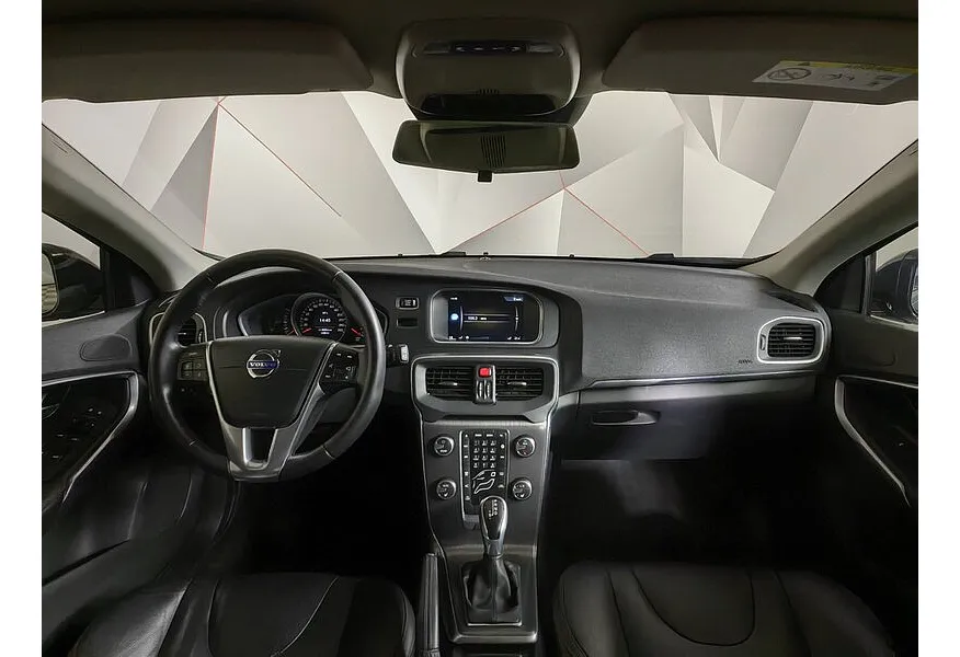 Volvo V40 1.5 T3 Drive-E Geartronic (152 л.с.) Kinetic Черный в АВИЛОН. Слайд №13