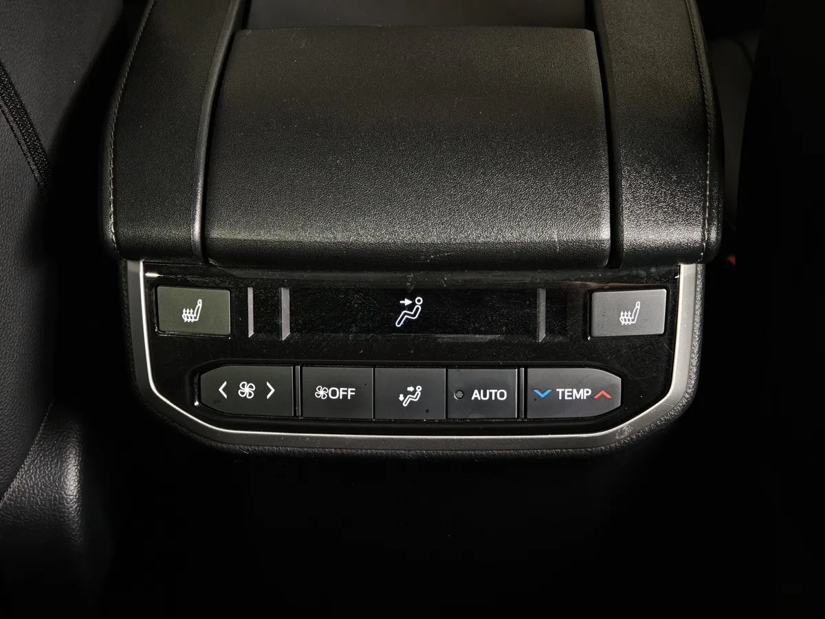 Toyota Highlander 2.0T AT 4WD (248 л.с.) Noble Version Черный в АВИЛОН. Слайд №24