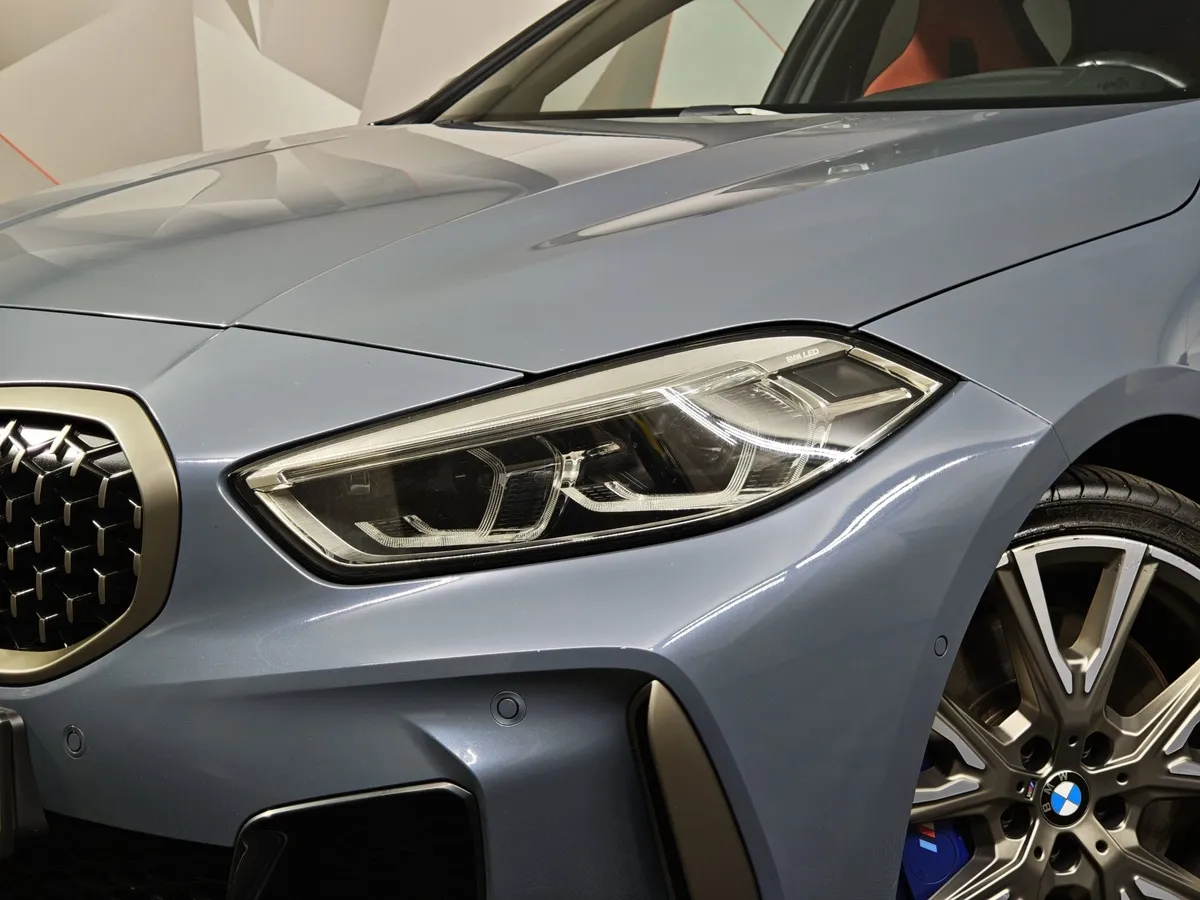 BMW 1 серия M135i 2.0T AT xDrive (306 л.с.) Серый в АВИЛОН. Слайд №8