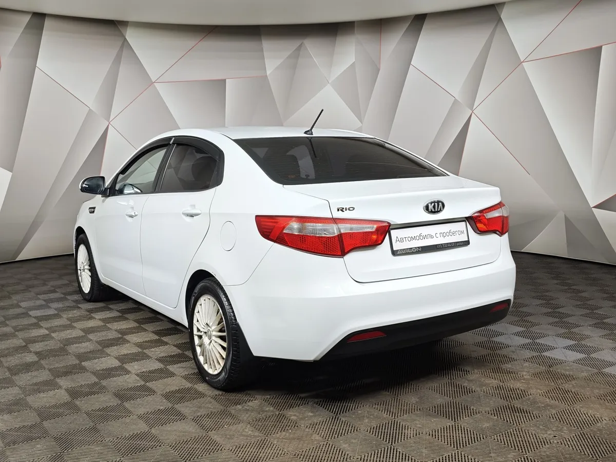 Kia Rio 1.6 MT (123 л.с.) Luxe Белый в АВИЛОН. Слайд №4