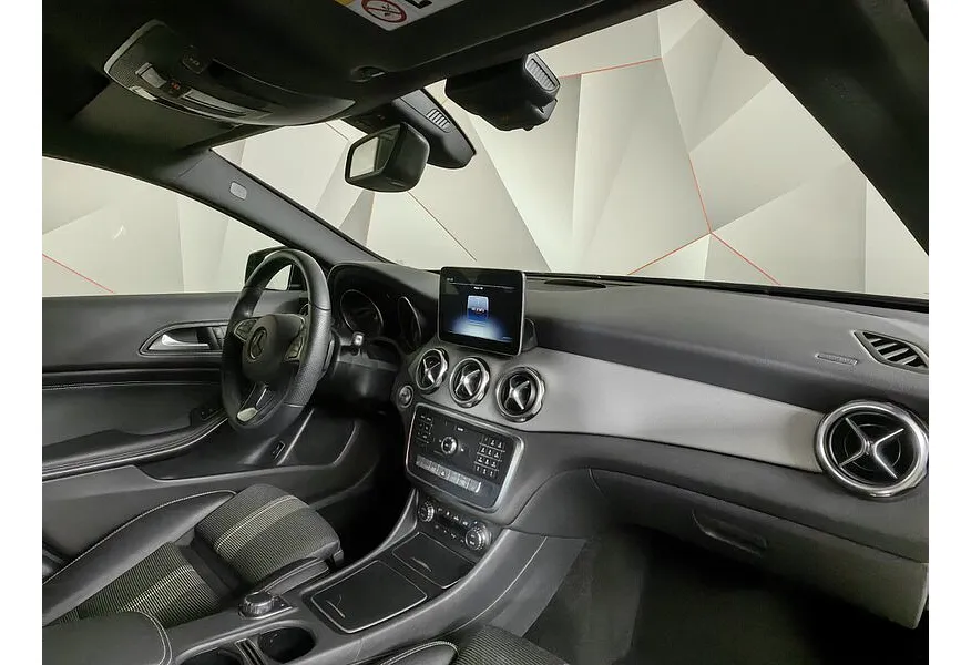 Mercedes-Benz GLA 200 7G-DCT (150 л.с.) Особая серия Синий в АВИЛОН. Слайд №13