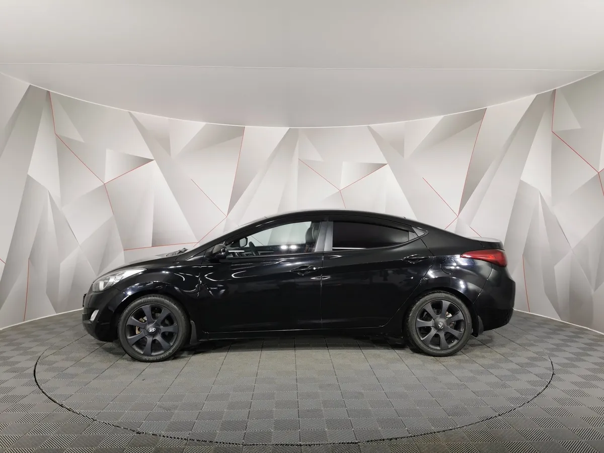 Hyundai Elantra 1.8 AT (150 л.с.) Sport Черный в АВИЛОН. Слайд №5