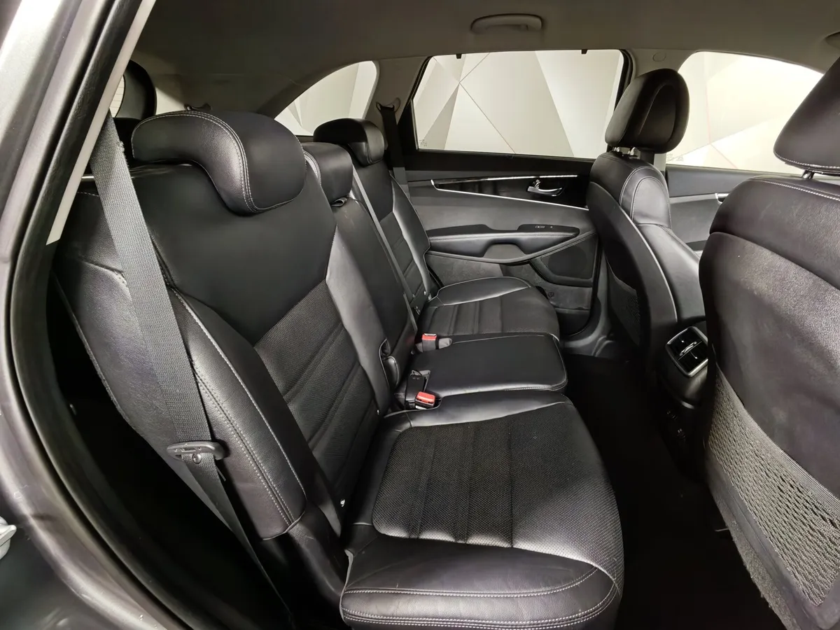 Kia Sorento 2.2 CRDi AT AWD (200 л.с.) Серый в АВИЛОН. Слайд №16