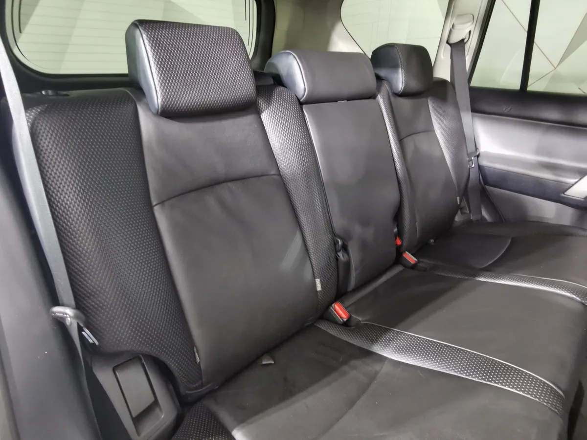 Toyota Land Cruiser Prado 4.0 AT 4WD (282 л.с.) Серебристый в АВИЛОН. Слайд №15
