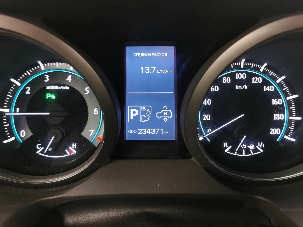 Toyota Land Cruiser Prado 4.0 AT 4WD (282 л.с.) Белый в АВИЛОН. Слайд №17