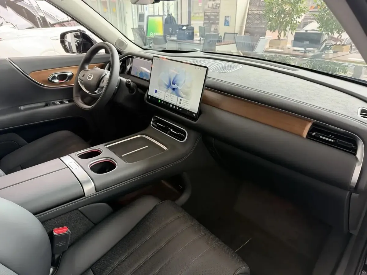GAC S9 1.5h DHT 4WD (340 л.с.) Эс Икс Премиум Черный в АВИЛОН. Слайд №4