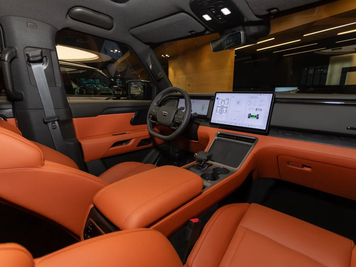 ROX 01 1.5 AT 4WD (475 л.с.) 7 мест Family Черный в АВИЛОН. Слайд №15