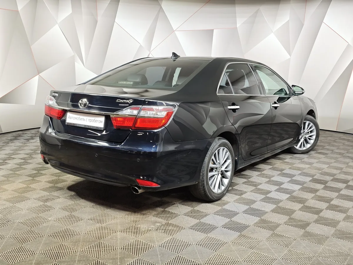 Toyota Camry 2.5 AT (181 л.с.) Черный в АВИЛОН. Слайд №2