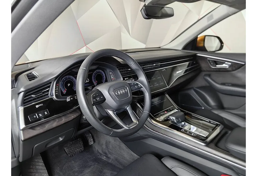 Audi Q8 55 TFSI Tiptronic quattro (340 л.с.) Оранжевый в АВИЛОН. Слайд №19