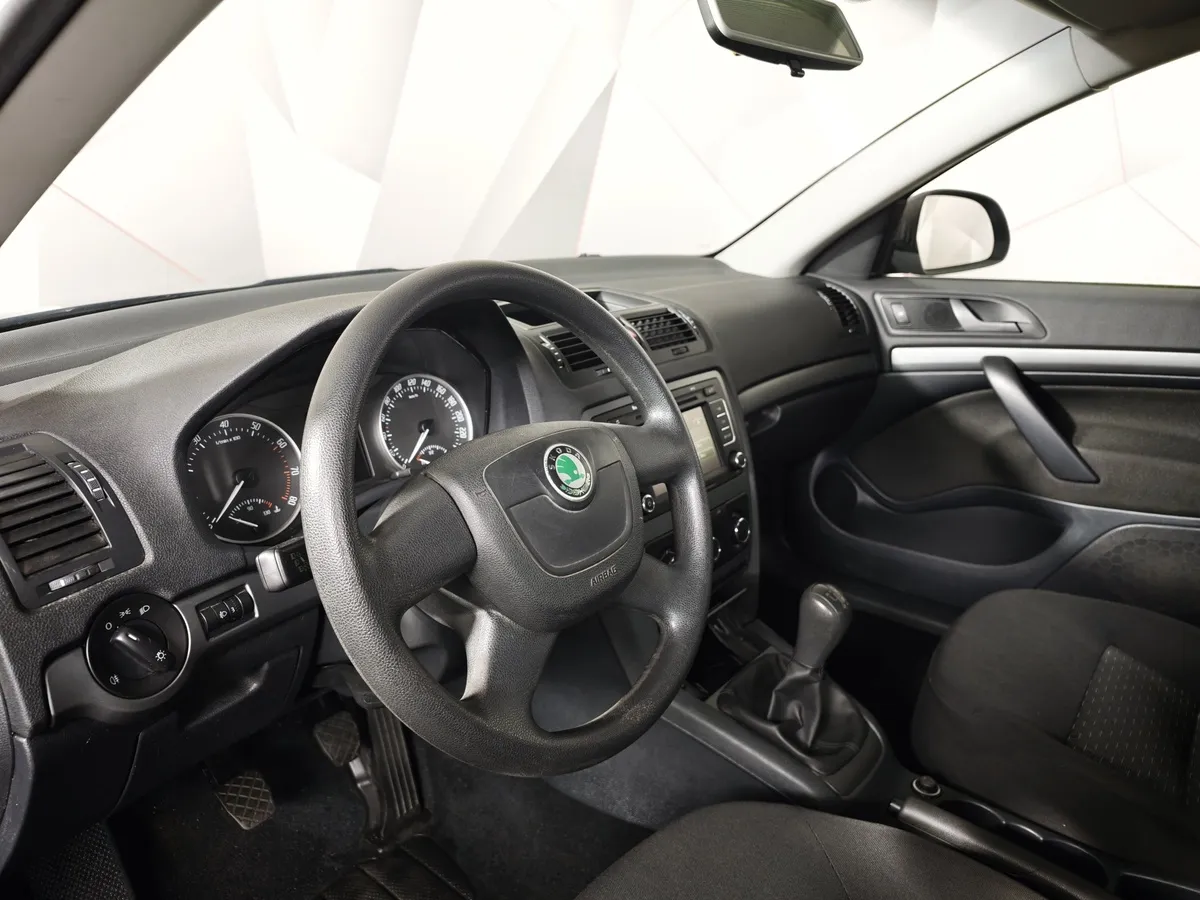 Skoda Octavia 1.6 MPI MT (102 л.с.) Синий в АВИЛОН. Слайд №18