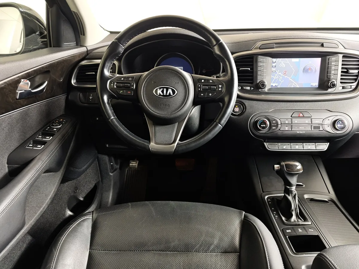 Kia Sorento 3.5 AT AWD (249 л.с.) Premium Черный в АВИЛОН. Слайд №20