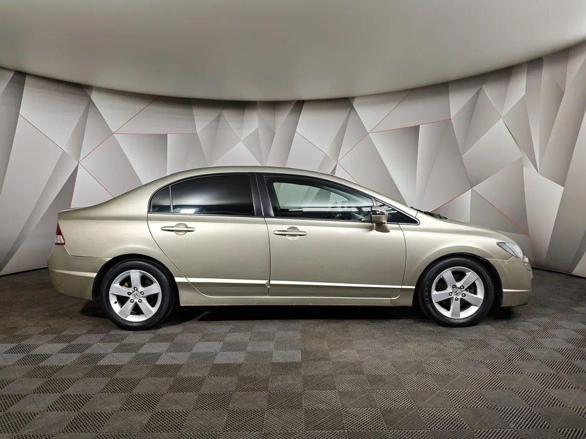 Honda Civic 1.8 AT (140 л.с.) Золотой в АВИЛОН. Слайд №6