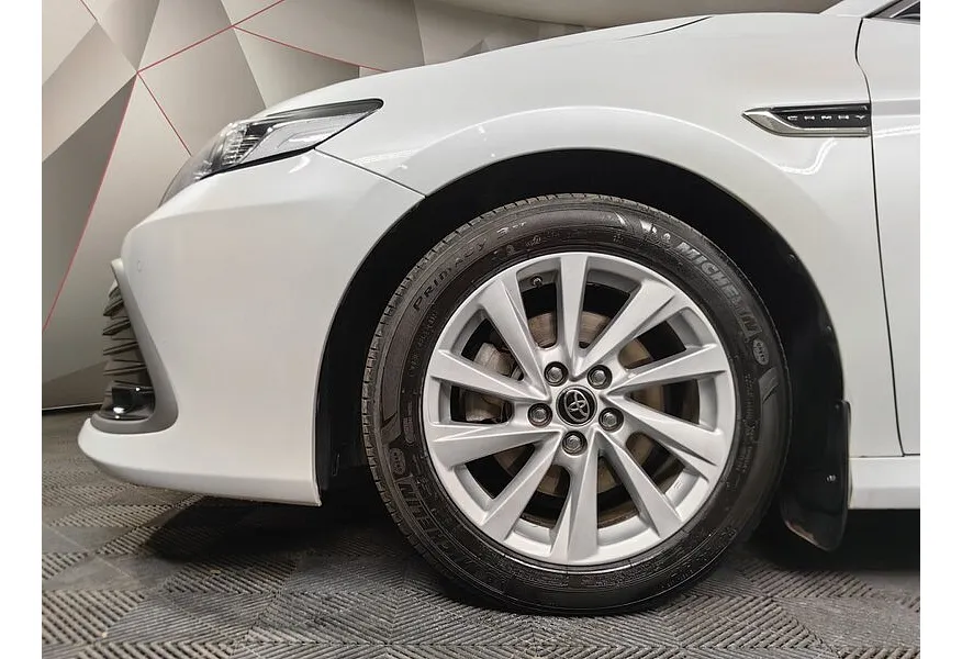 Toyota Camry 2.5 AT (206 л.с.) Ultimate Белый в АВИЛОН. Слайд №9