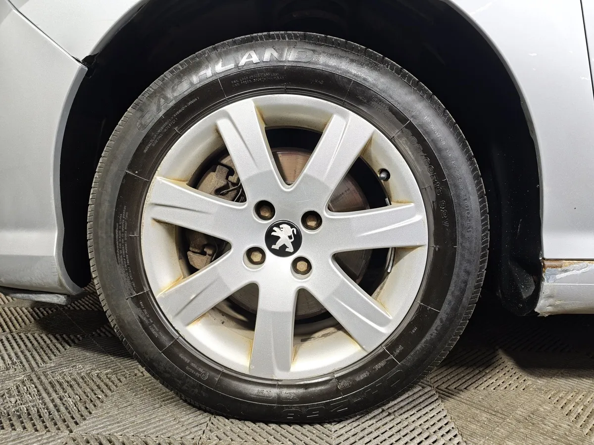 Peugeot 408 1.6 THP AT (150 л.с.) Allure Серебристый в АВИЛОН. Слайд №9