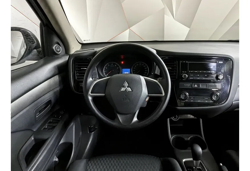 Mitsubishi Outlander 2.0 CVT (146 л.с.) Invite Белый в АВИЛОН. Слайд №19