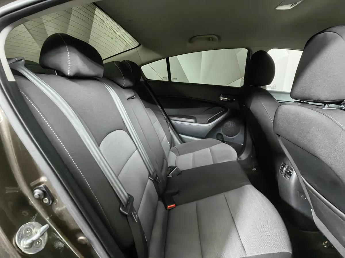 Kia Cerato 1.6 AT (130 л.с.) Бежевый в АВИЛОН. Слайд №16