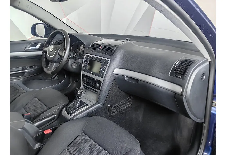 АВИЛОН - Skoda Octavia 1.8 TSI DSG (152 л.с.) Синий - slide 11