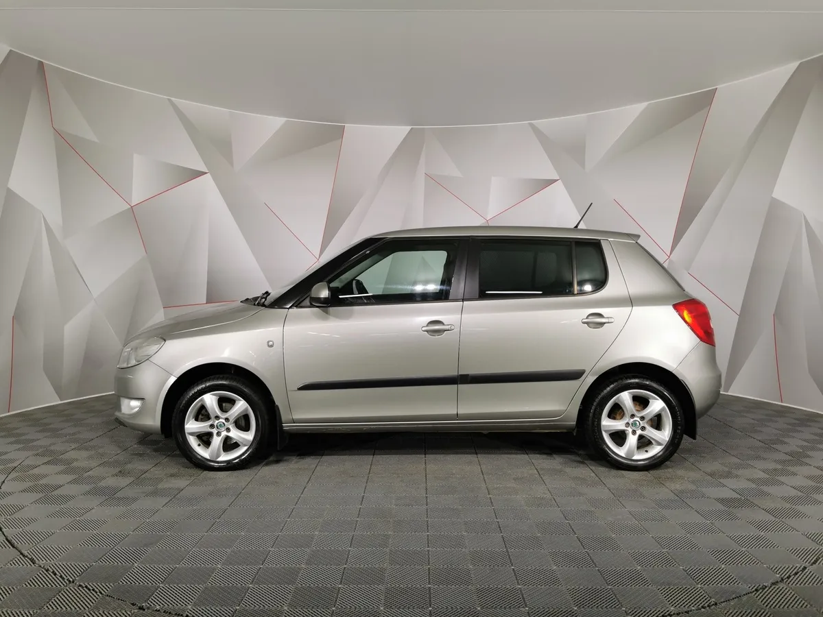 Skoda Fabia 1.6 AT (105 л.с.) Серый в АВИЛОН. Слайд №5