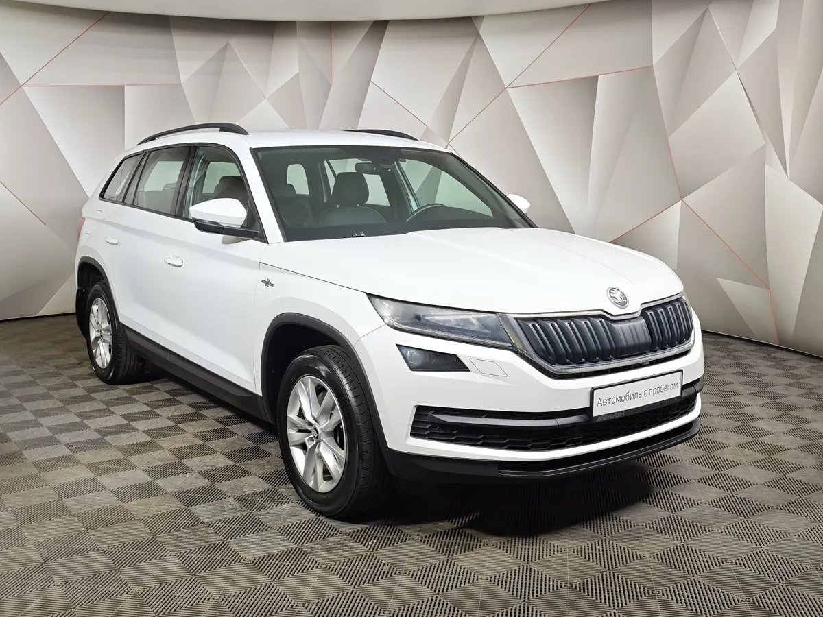 Skoda Kodiaq 2.0 TSI DSG 4X4 (180 л.с.) Белый в АВИЛОН. Слайд №3